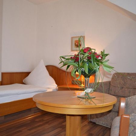Hotel Garni Zum Dorfbrunnen Bornheim  Cameră foto